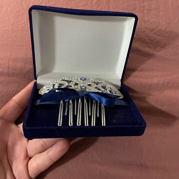 Bella Swan’s Wedding Hair Comb - Picture 4 of 4